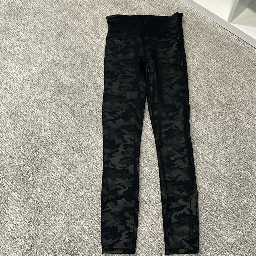 Spanx Camo Leggings - Medium